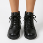 Botines con cordones – Negro vista frontal