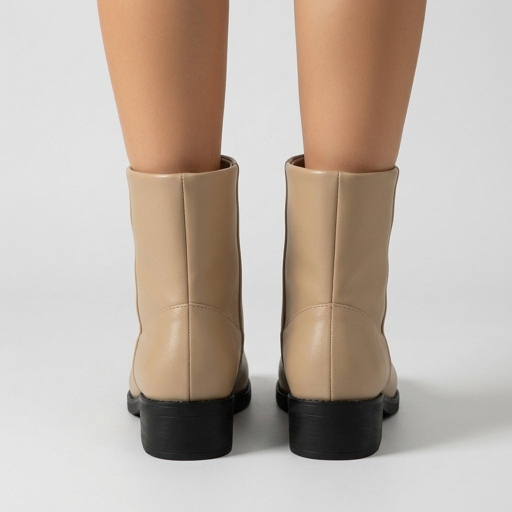 Botines con tachuelas y hebilla – Beige vista posterior