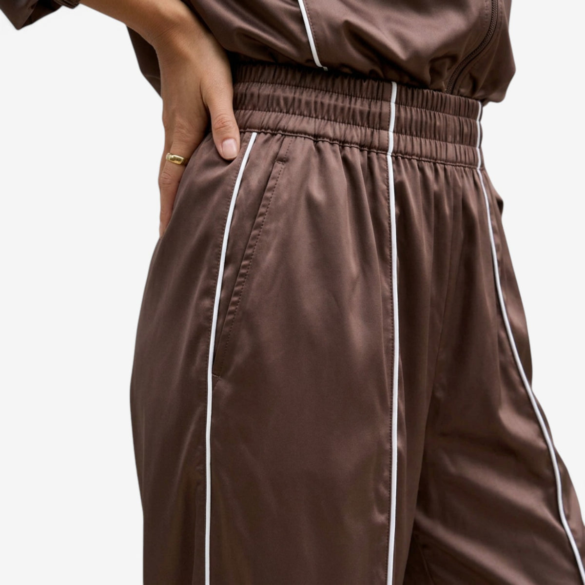 Conjunto Deportivo Satinado con Ribetes para Mujer