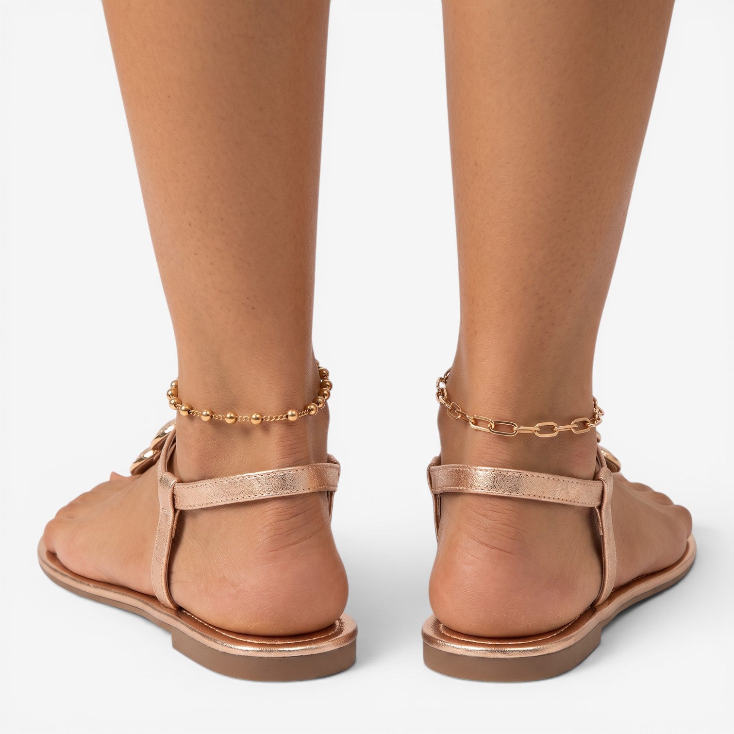 Sandalias Planas con Detalle Dorado para Mujer